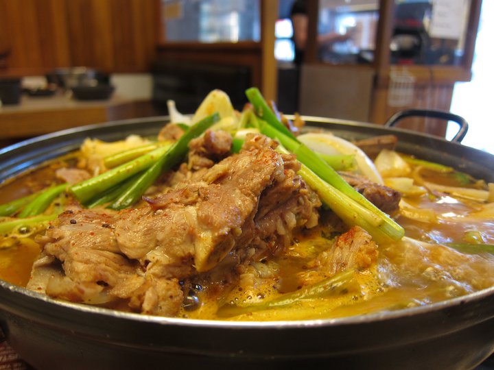 Jang Mo Jib - Pork bone hot pot